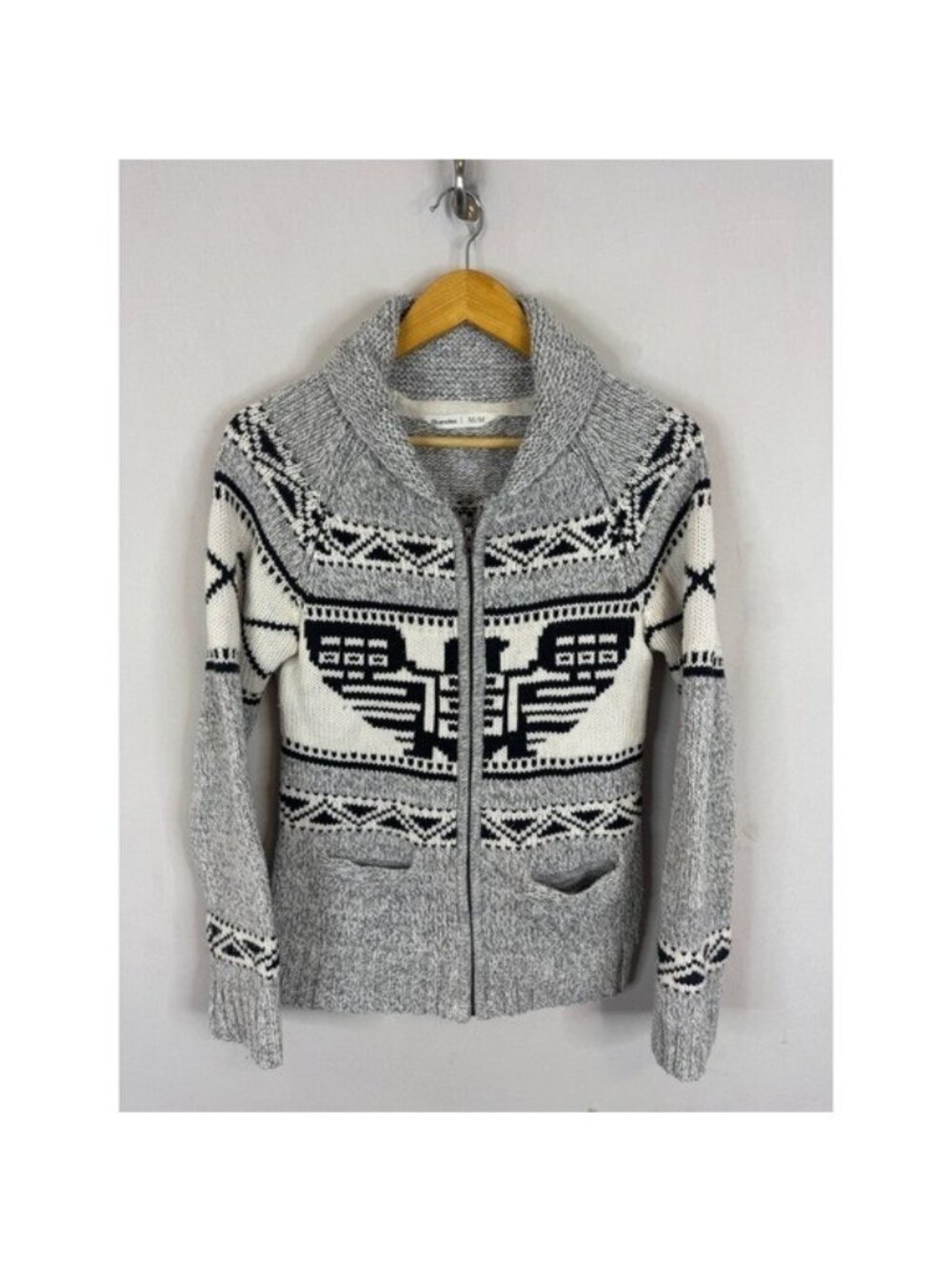 Bluenotes Women M Eagle Thunderbird Cowichan Zip Cardigan Sweater Grey White